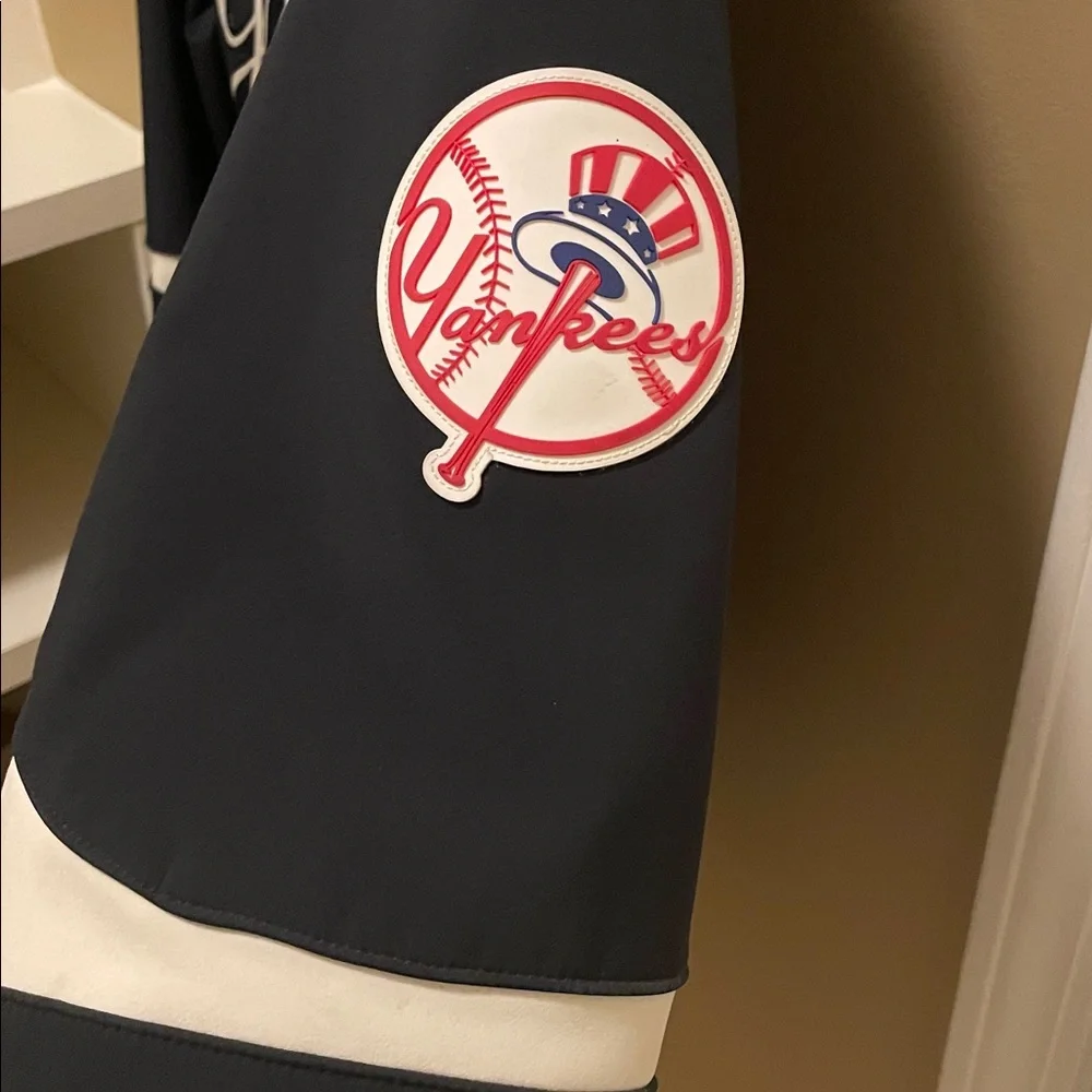 Yankees Black Jacket - Picture 4 of 7